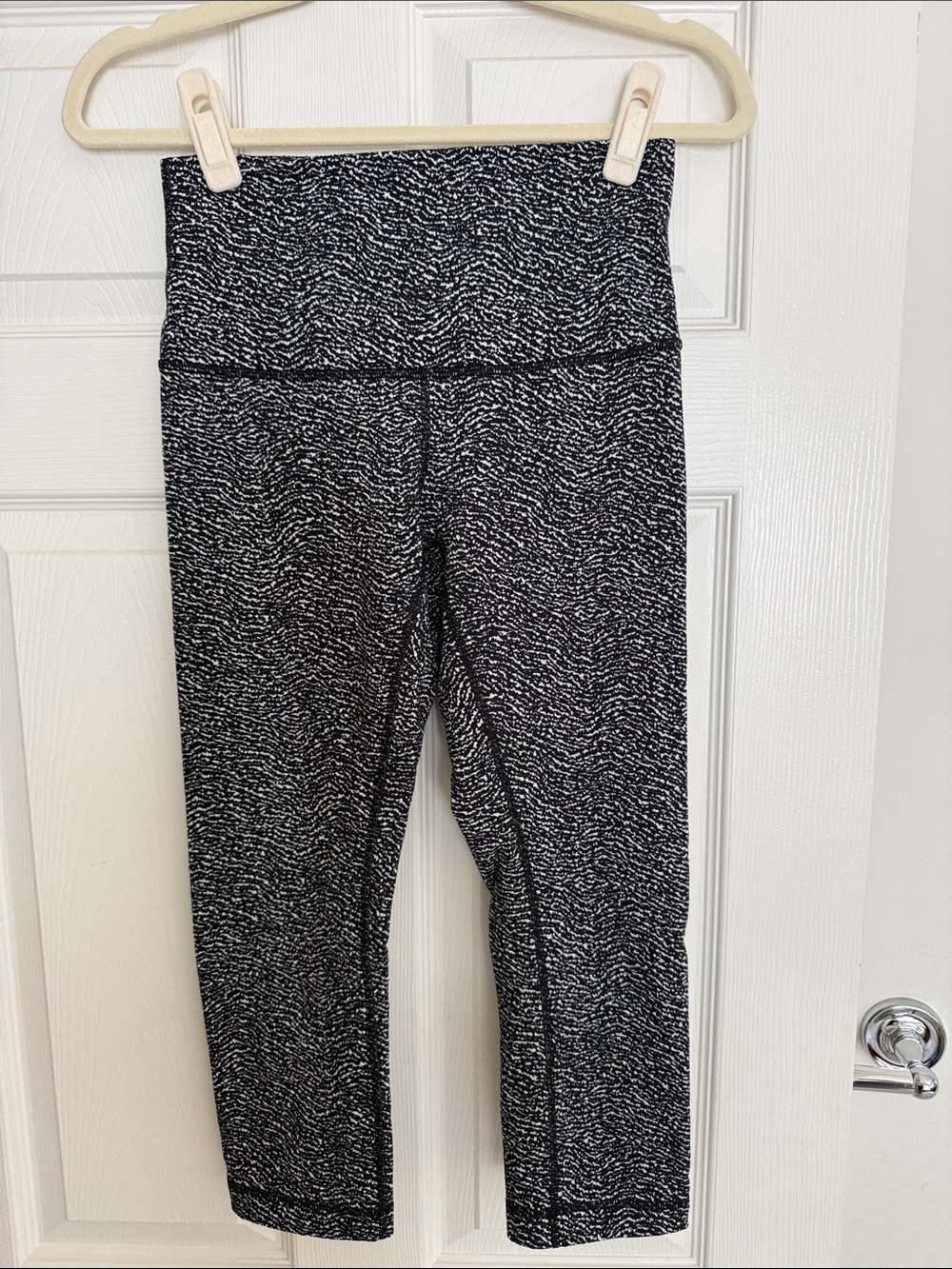 Women’s lululemon capri length Active Leggings